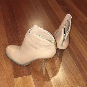 Tan heeled booties!